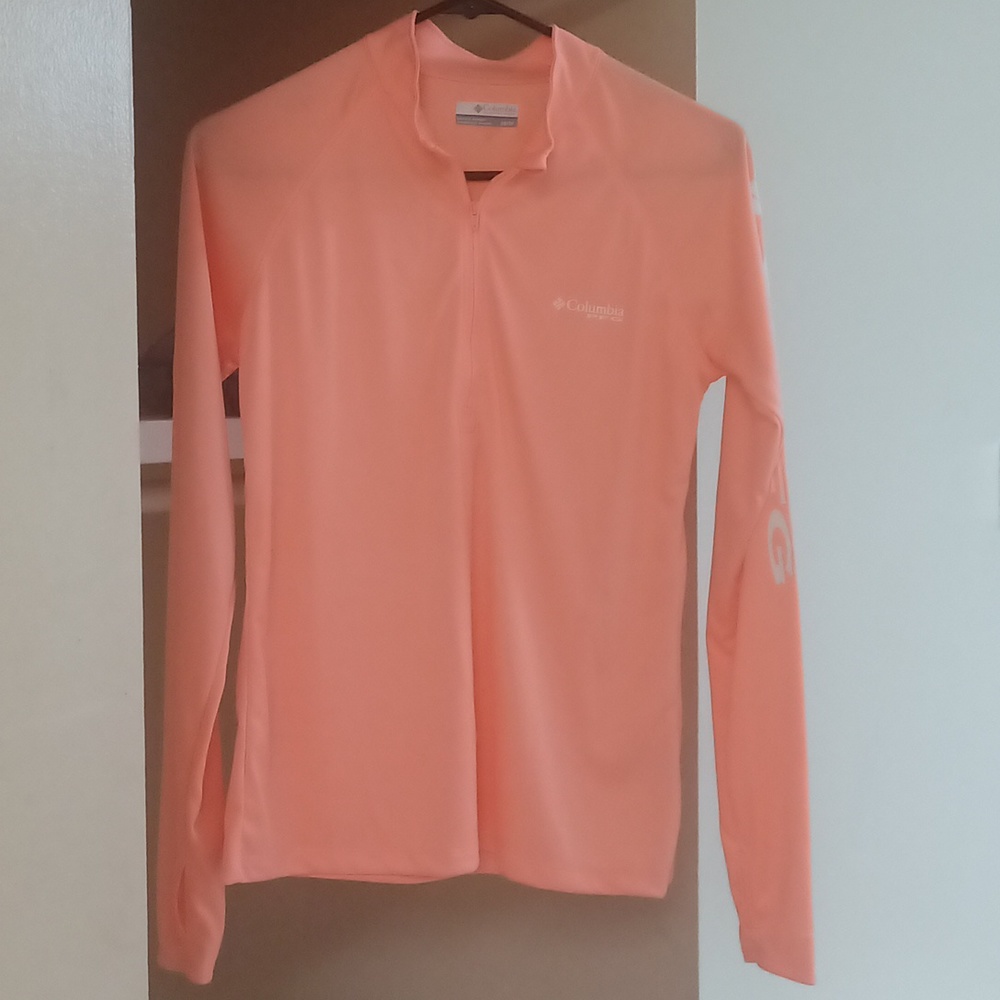 Brand new Peach colored PFG Columbia pullover
